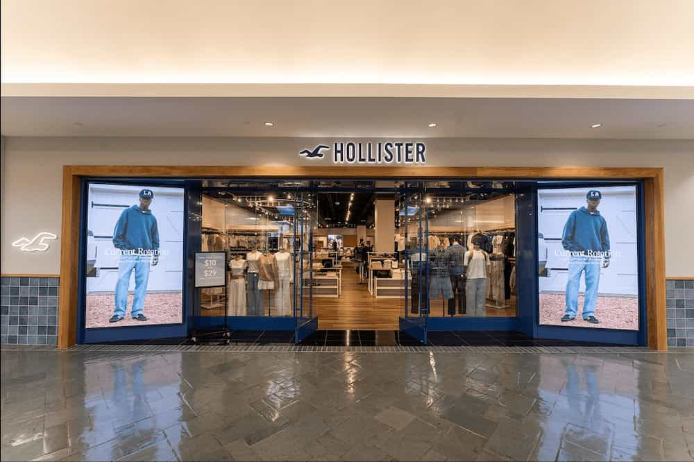 Hollister Size Chart: Women's & Men's Clothing Feature Image