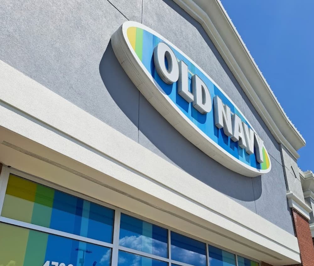 Does Old Navy Accept Apple Pay? Feature Image