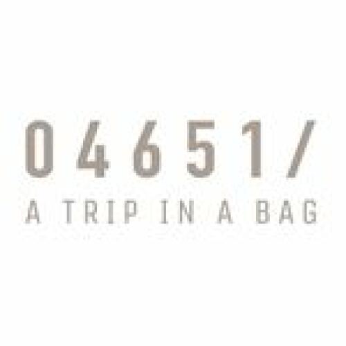 04651/ A trip in a bag Logo