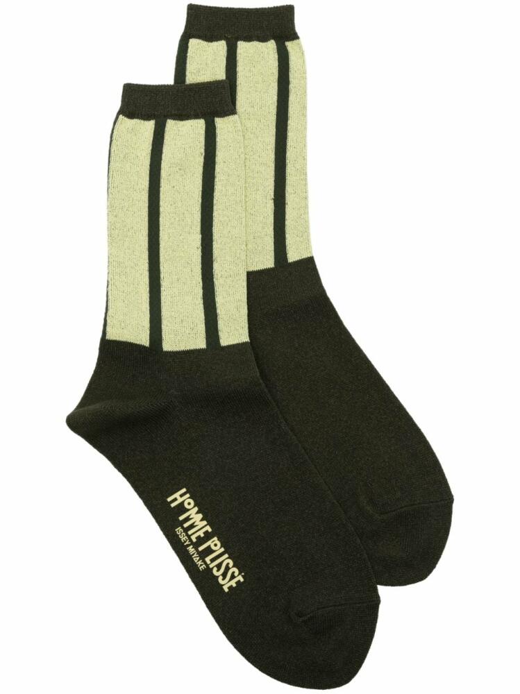 Homme Plissé Issey Miyake Washi logo-print socks - Green Cover