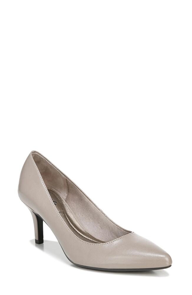 LifeStride Sevyn Pump in Stone Cover