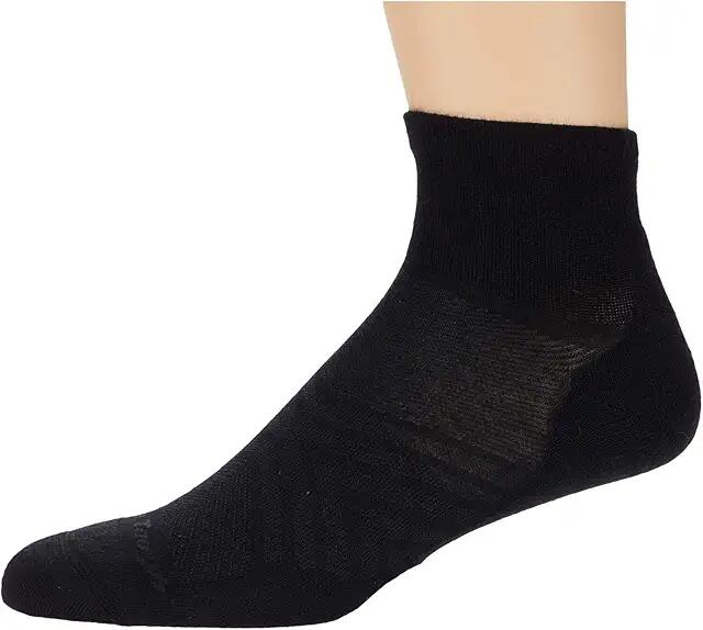 Darn Tough Vermont Run Coolmax 1/4 Ultra-Lightweight with Cushion (Black) Men's Crew Cut Socks Shoes Cover