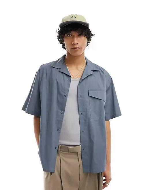 COLLUSION oversized poplin revere short sleeve shirt in gray Cover