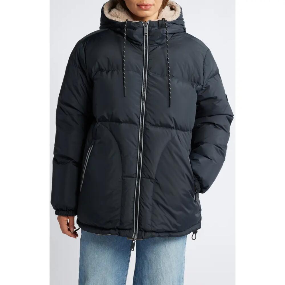 UGG(r) Shasta Reversible 700 Fill Power Down Jacket in Black /Putty Cover