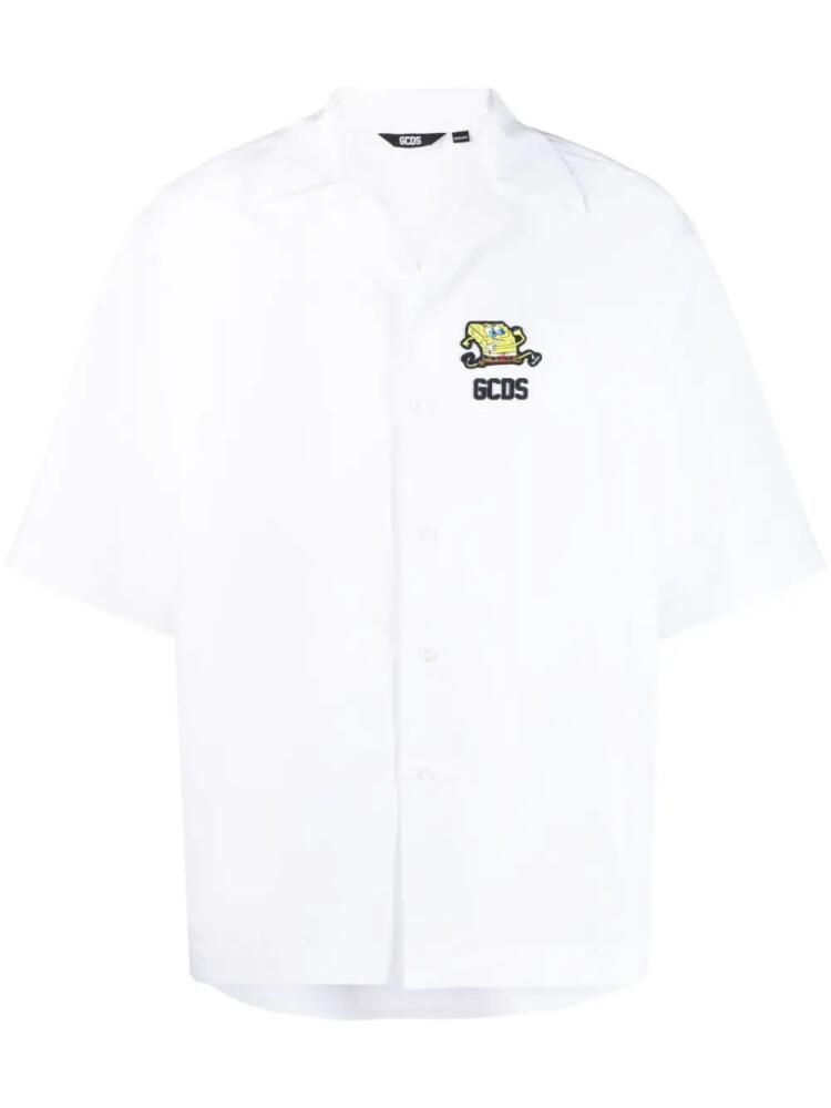 GCDS embossed-logo short-sleeve shirt - White Cover