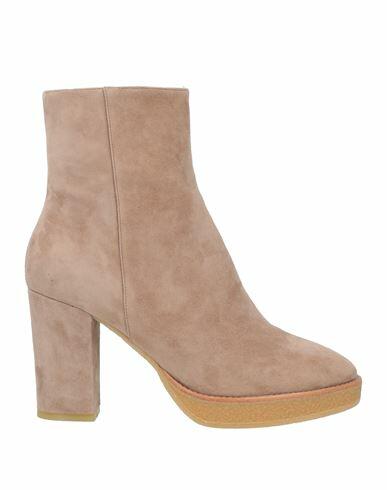 Lola Cruz Woman Ankle boots Light brown Leather Cover