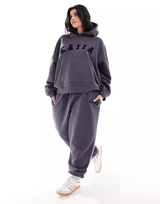 Kaiia Plus cuffed sweatpants in dark gray - part of a set Cover