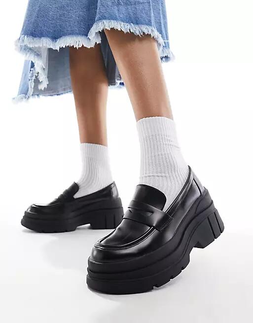 Bershka ultra chunky platform loafers in black Cover