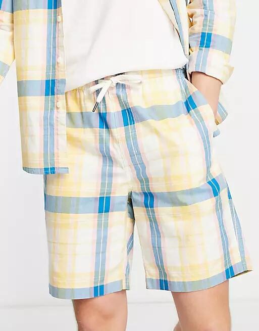 Farah Trehurst check shorts in yellow Cover