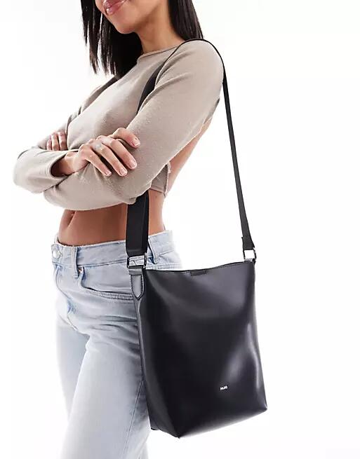 PASQ shoulder bucket bag in black Cover