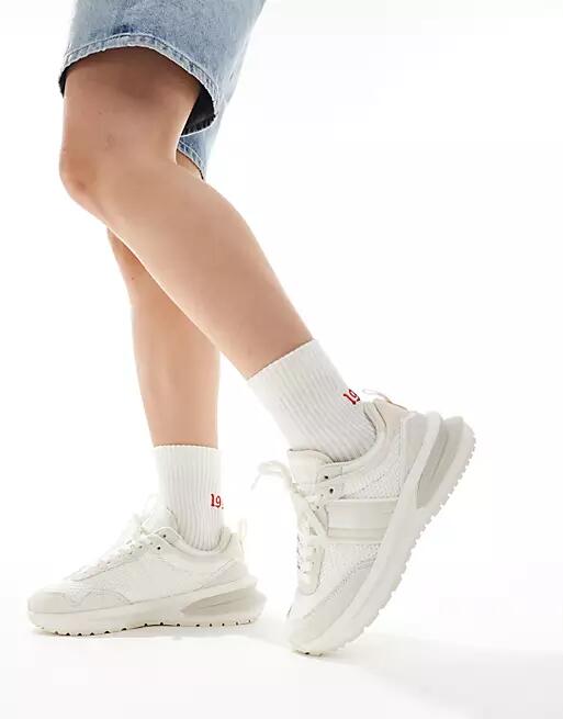 Tommy Jeans tech runner sneakers in neutrals Cover