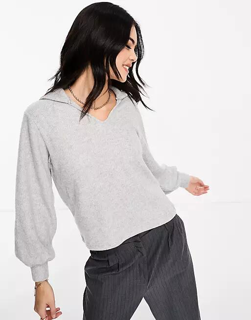 Vero Moda Knitted polo sweater in light gray melange Cover