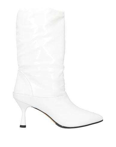 Nila & Nila Woman Ankle boots White Soft Leather Cover