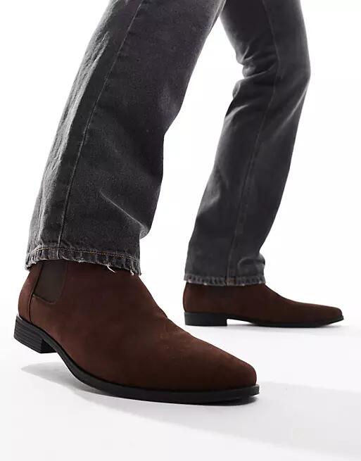 ASOS DESIGN Chelsea boots in brown Cover