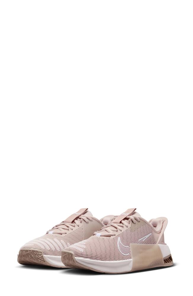 Nike Metcon 9 FlyEase Training Shoe in Pink/Taupe/Pearl/White Cover