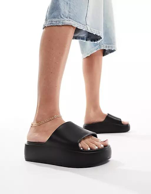 ASOS DESIGN Freedom cleated flatform slides in black Cover