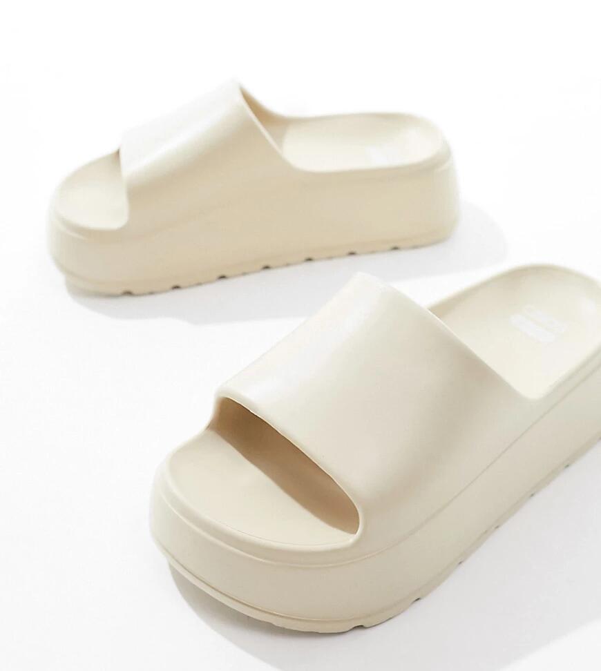 ASOS DESIGN Wide Fit Freedom cleated flatform slides in off-white Cover