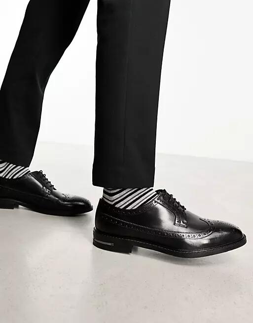 Walk London oliver brogues in black leather Cover