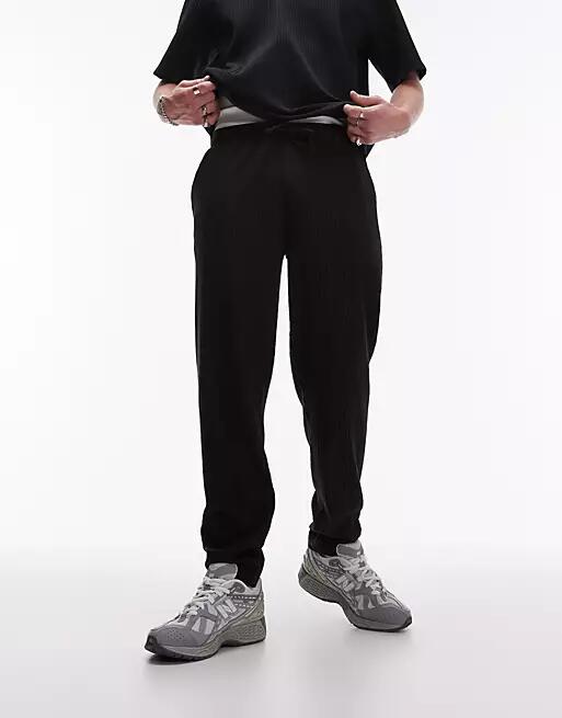 Topman tapered plissé pants in black Cover