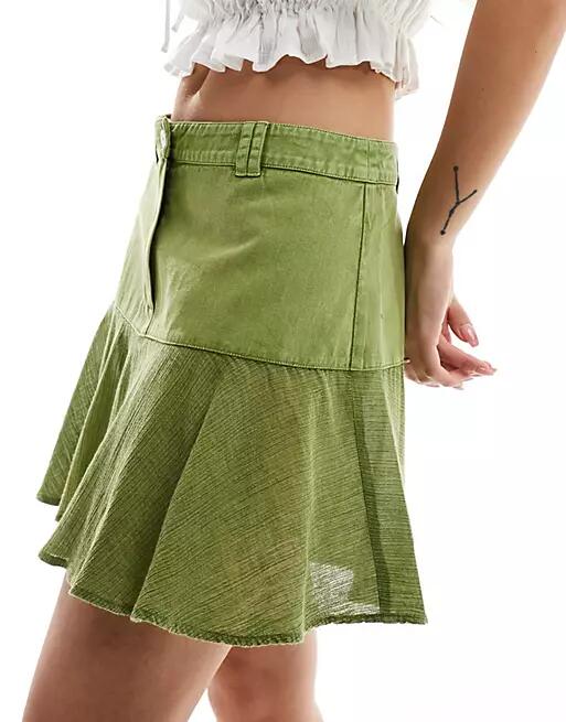 Reclaimed Vintage linen look flippy mini skirt in green Cover