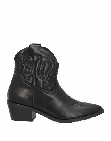 Francesco Milano Woman Ankle boots Black Leather Cover