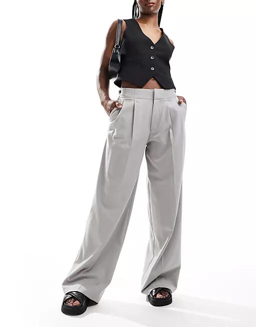 Pull & Bear wide leg double pleat tailored pants in gray-White Cover