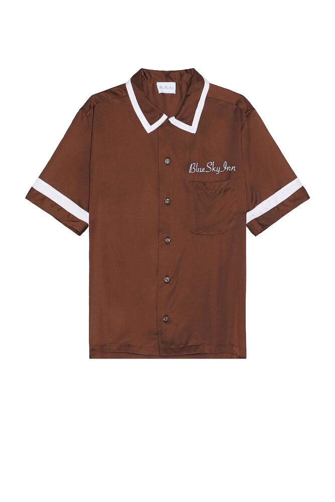 Blue Sky Inn Waiter Shirt in Brown Cover