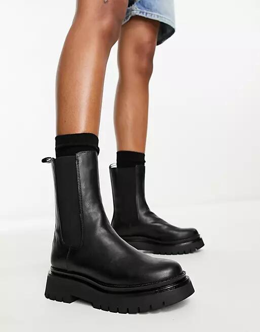 Stradivarius chunky boot in black Cover