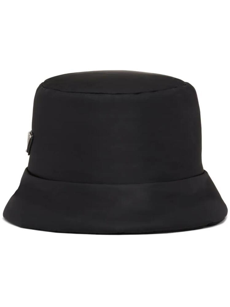 Prada logo-appliqué padded bucket hat - Black Cover