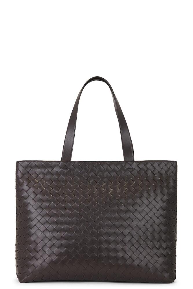 Bottega Veneta Classic Intrecciato Zipped Tote in Brown Cover