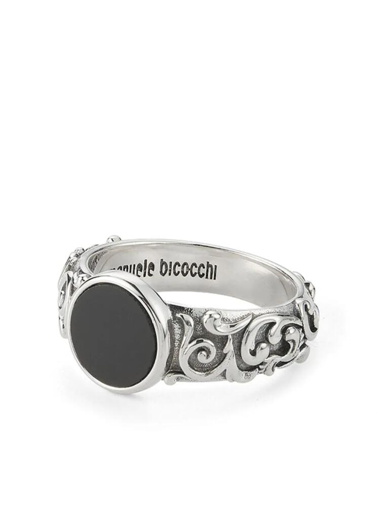 Emanuele Bicocchi arabesque engraved chevalier ring - Black Cover