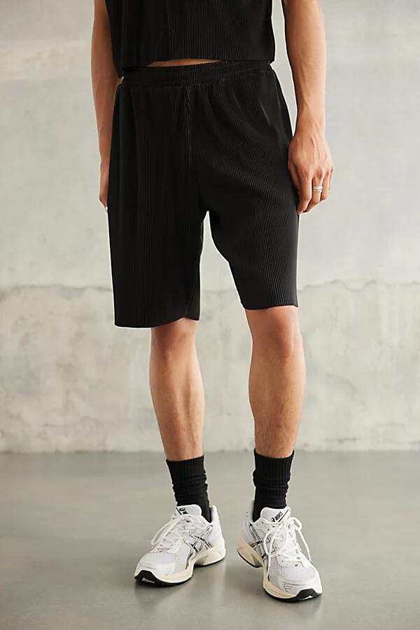 Standard Cloth Plisse Short in Black Cover