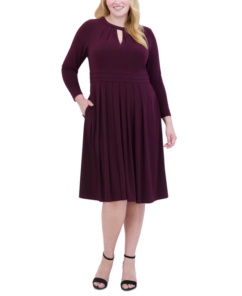 Jessica Howard Plus Size Ruched 3/4-Sleeve Midi Dress - Wine Cover