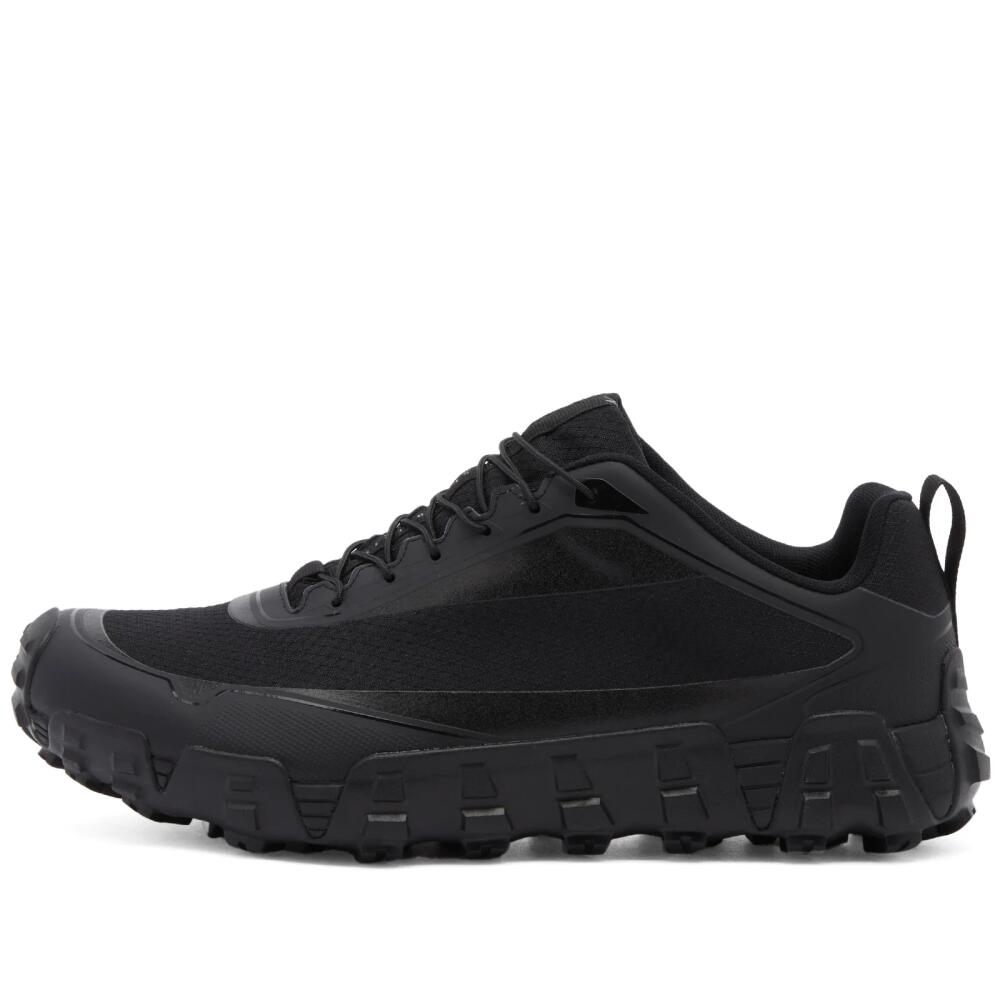 Norse Projects Men's Arktisk Lace Up Hyper Runner V08 Sneakers in Black Cover