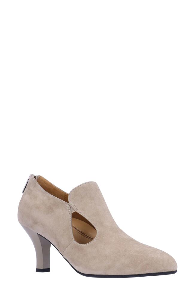 L'Amour des Pieds Brackley Pump in Taupe Cover