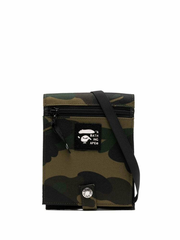 A BATHING APE® camouflage print flat shoulder bag - Green Cover