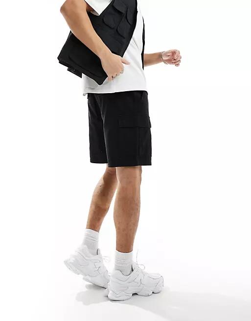 Pull & Bear cargo shorts in black Cover