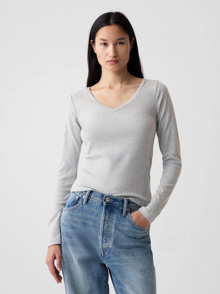 Gap Modern V-Neck T-Shirt Cover