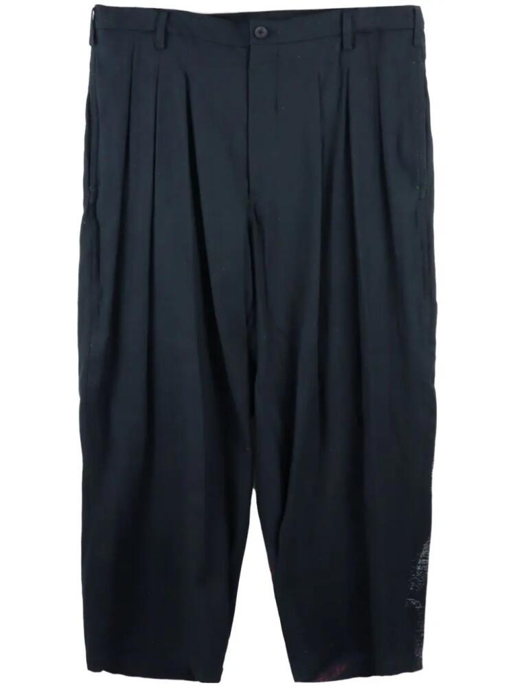 Yohji Yamamoto graphic-print pleated tapered trousers - Black Cover