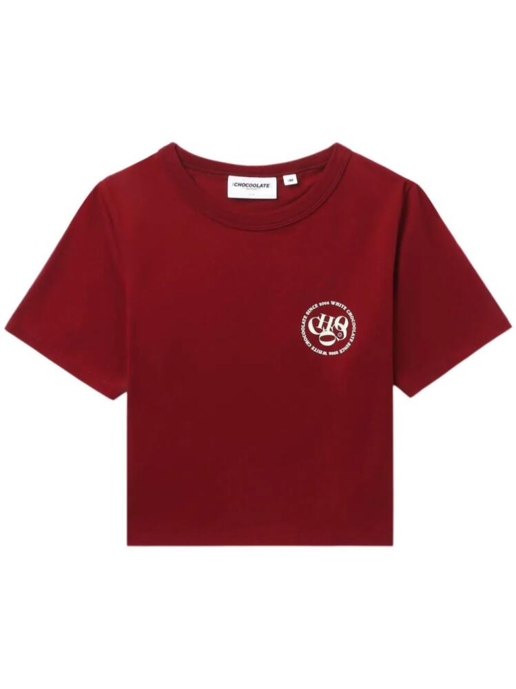 CHOCOOLATE logo-print cropped T-shirt - Red Cover