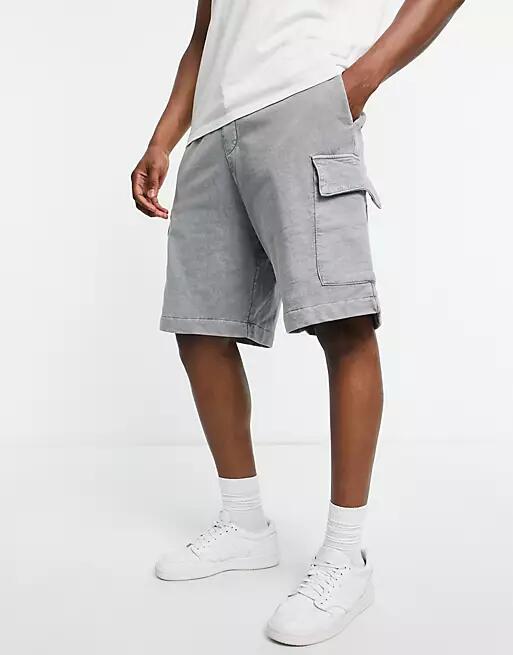 New Look washed cargo shorts in khaki-Green Cover