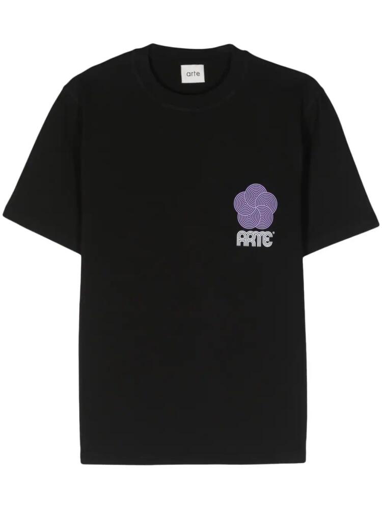 ARTE Teo Circle Flower T-shirt - Black Cover