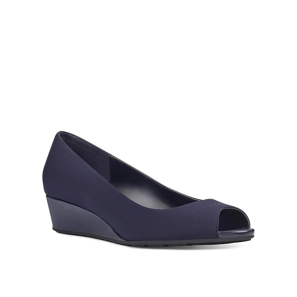 Bandolino Candra Wedge Pump | Women's | Navy Fabric Cover