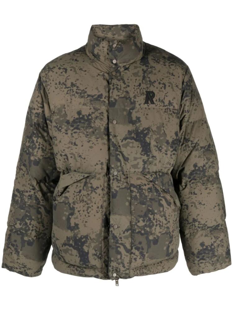 Represent logo-embroidered camouflage puffer jacket - Green Cover