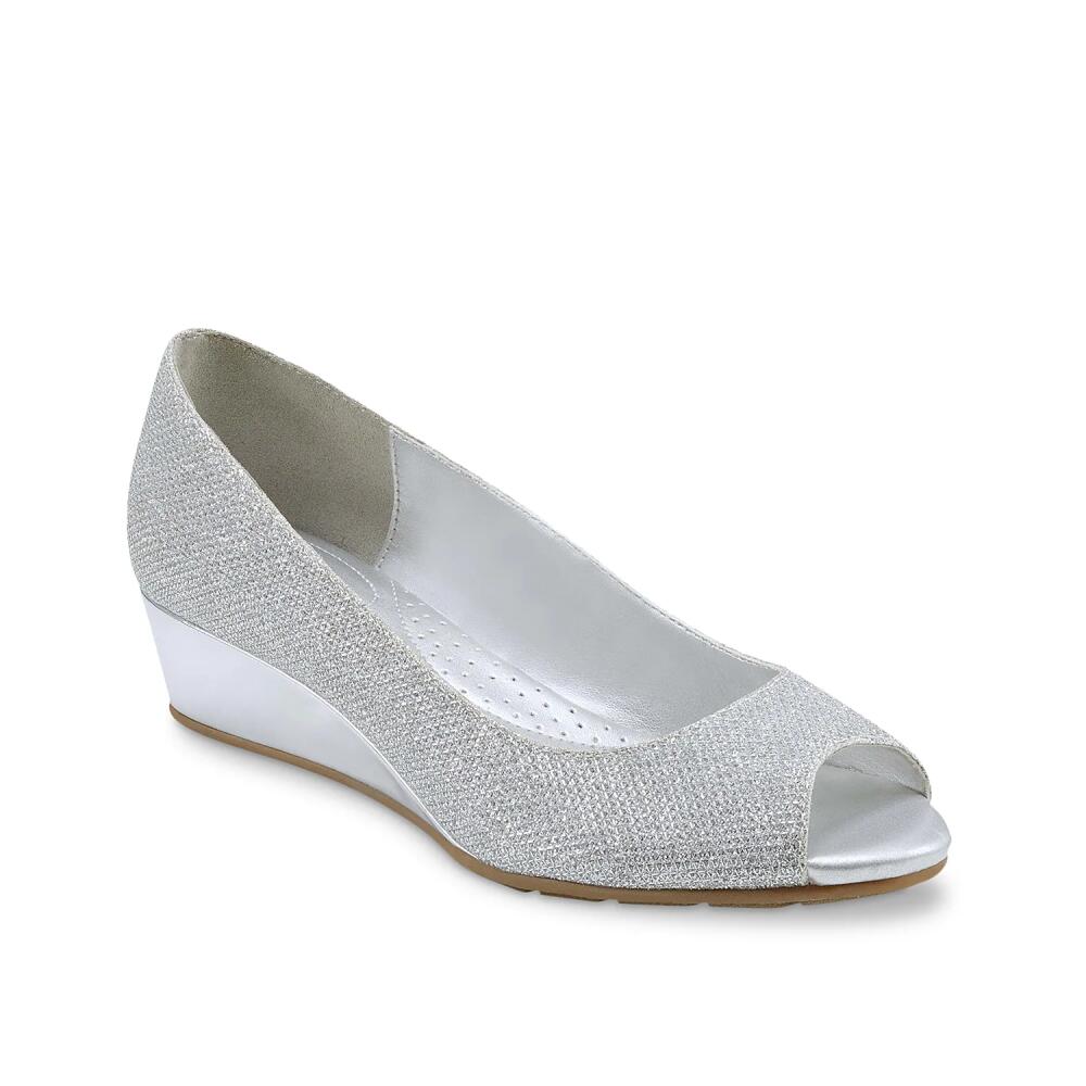 Bandolino Candra Wedge Pump | Women's | Silver Metallic Cover