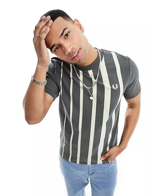 Fred Perry gradiant stripe t-shirt in gray Cover