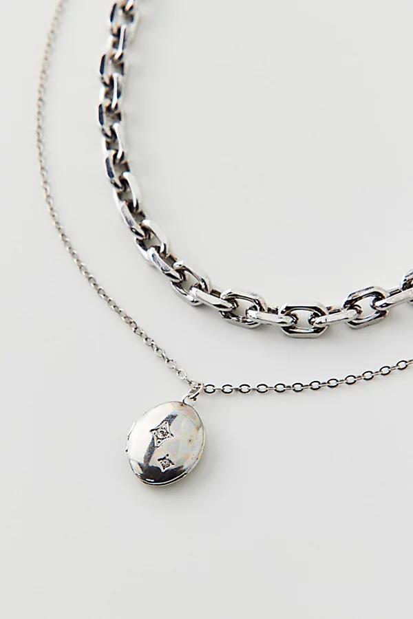 Locket Layered Necklace Set in Silver Cover