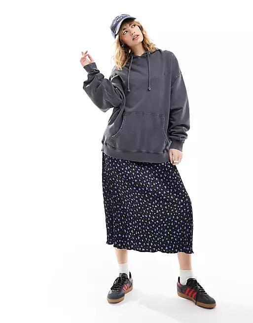 Daisy Street relaxed low rise midi skirt in blue black ditsy Cover