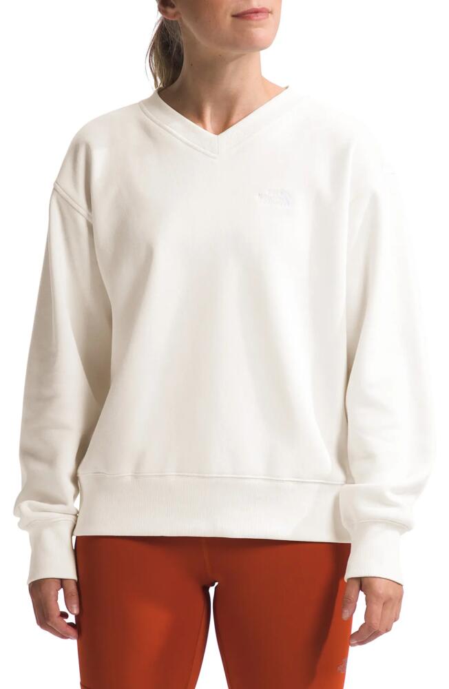 The North Face Evolution V-Neck Sweatshirt in White Dune Cover