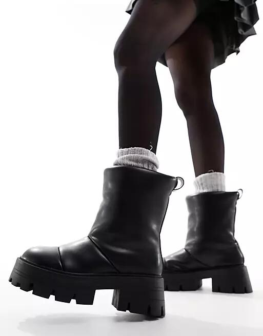 ASOS DESIGN Appollo padded snow boots in black Cover